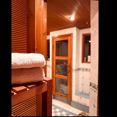 Gardenhouse- Yksityinen Huoneisto Saunalla